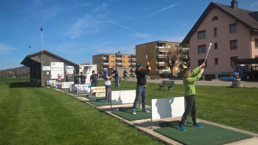 Golfen: Der richtige Abschlag wird geübt